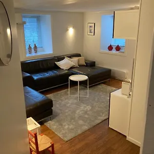 Kjellerleilighet - Naert Haukeland Sykehus. Apartamento Bergen